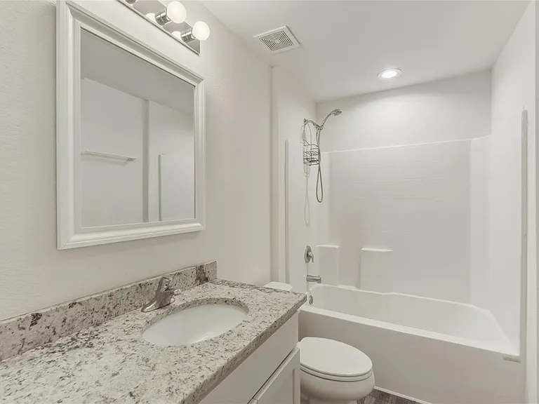 8007 Royal Ct — Photo 17