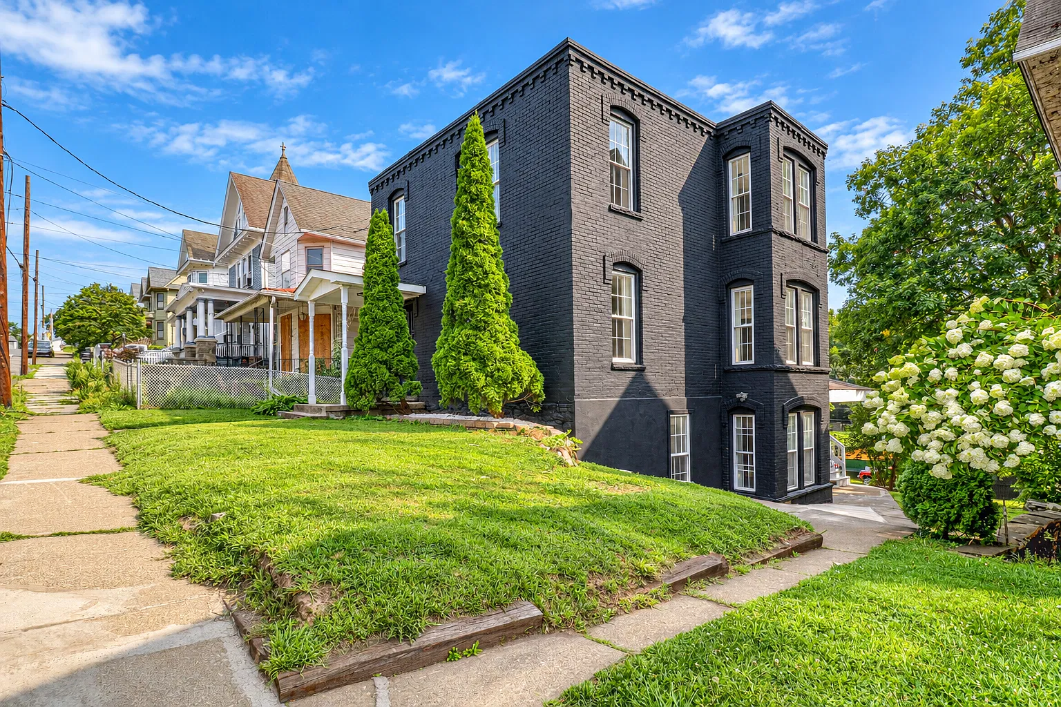 133 Broad St — Photo 1