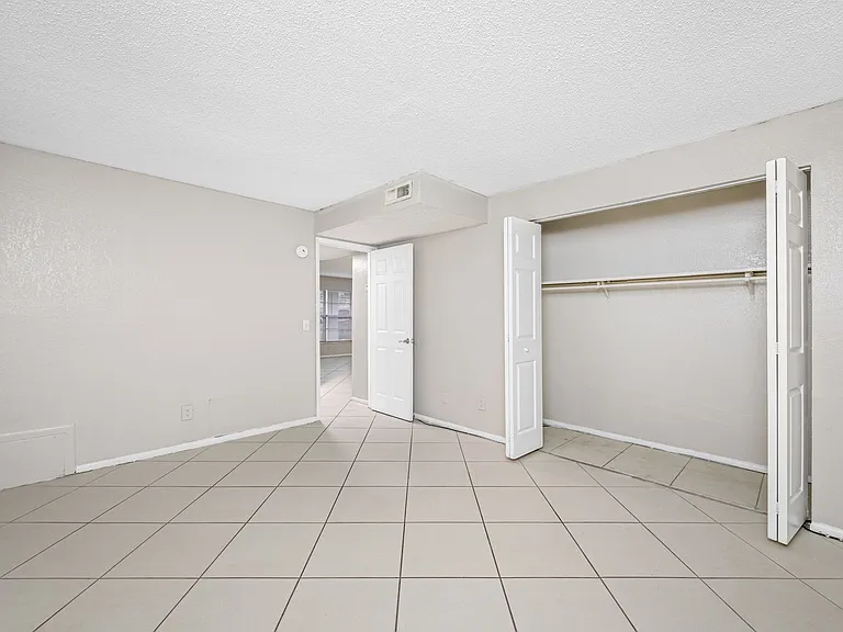 KC Flats Apartments — Photo 71