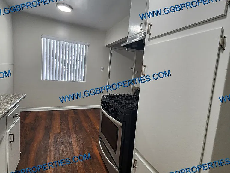 1050 E Harding St — Photo 5