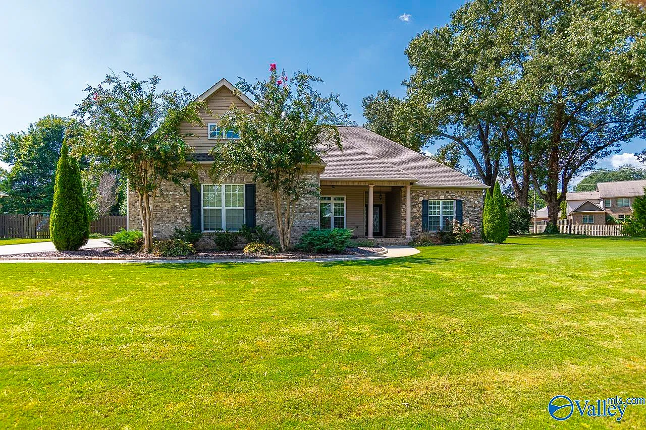4 bed, 4.0 bath, 2587 sqft, $2,700 — Photo 1