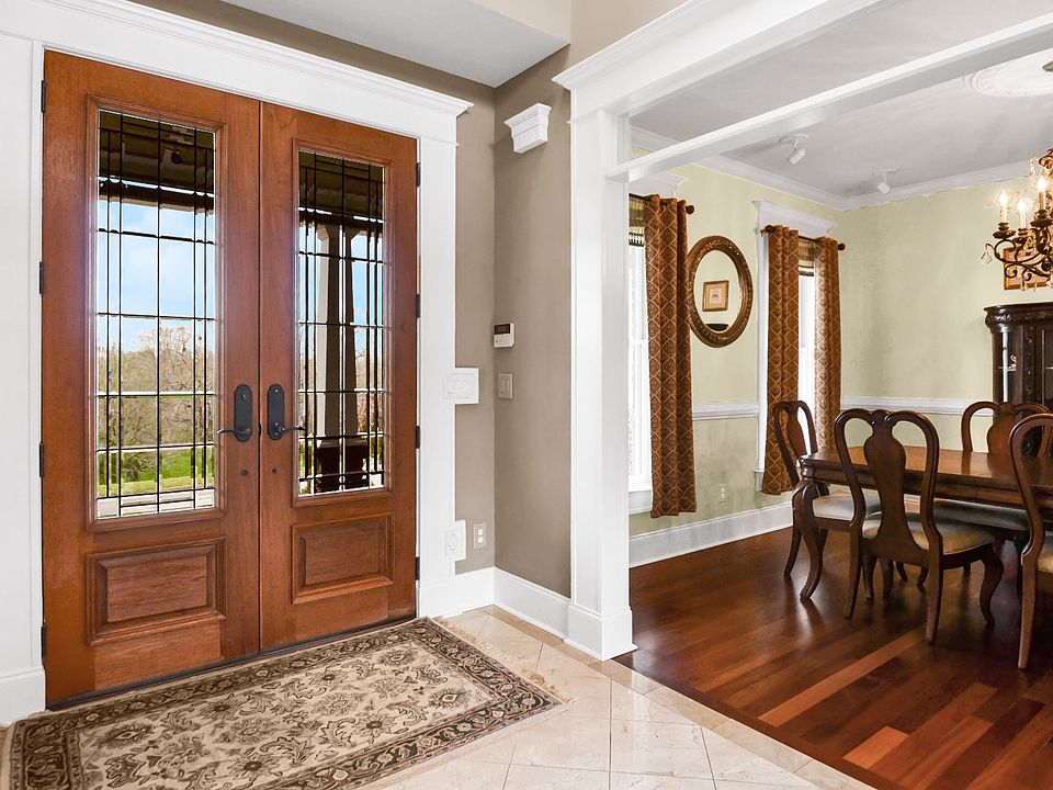 2nd image of 92 Oak View Dr