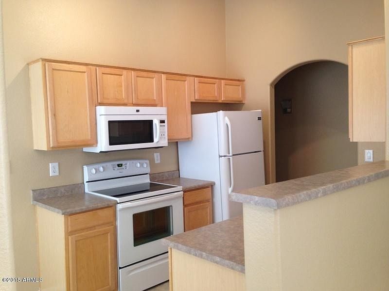 Open Kitchen, High ceilings