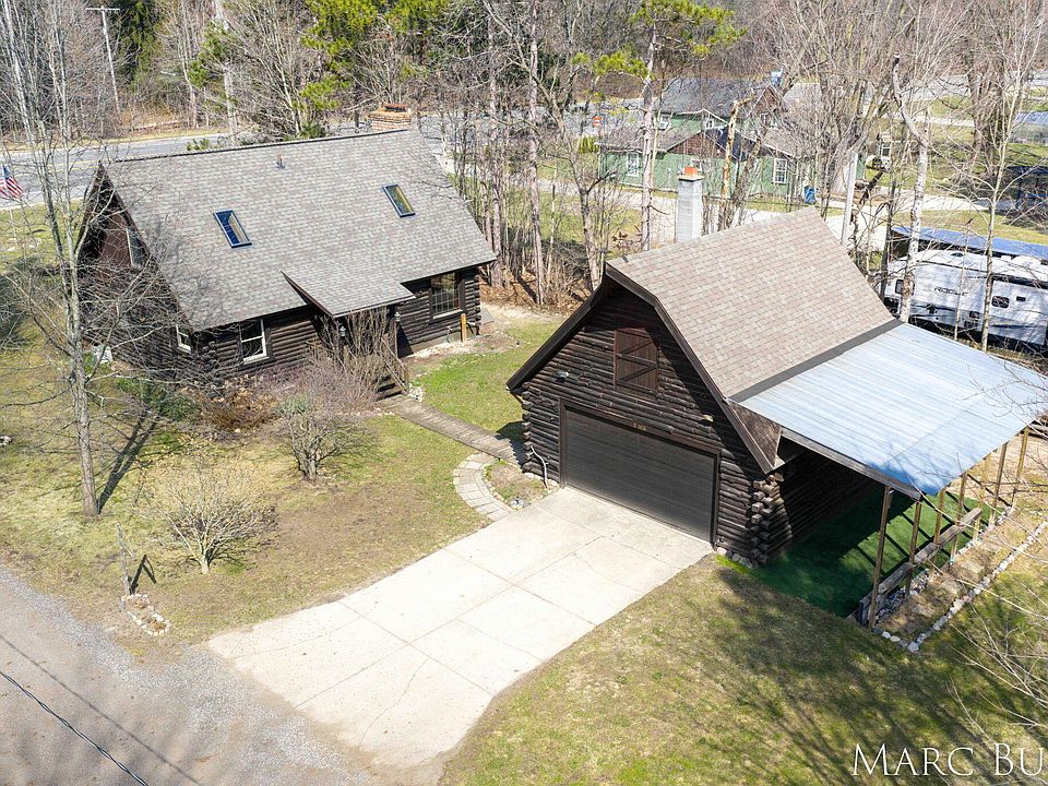 1st image of 1876 Lake Michigan Dr NW