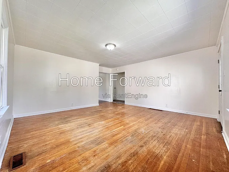 107 N Robbins Ct — Photo 4