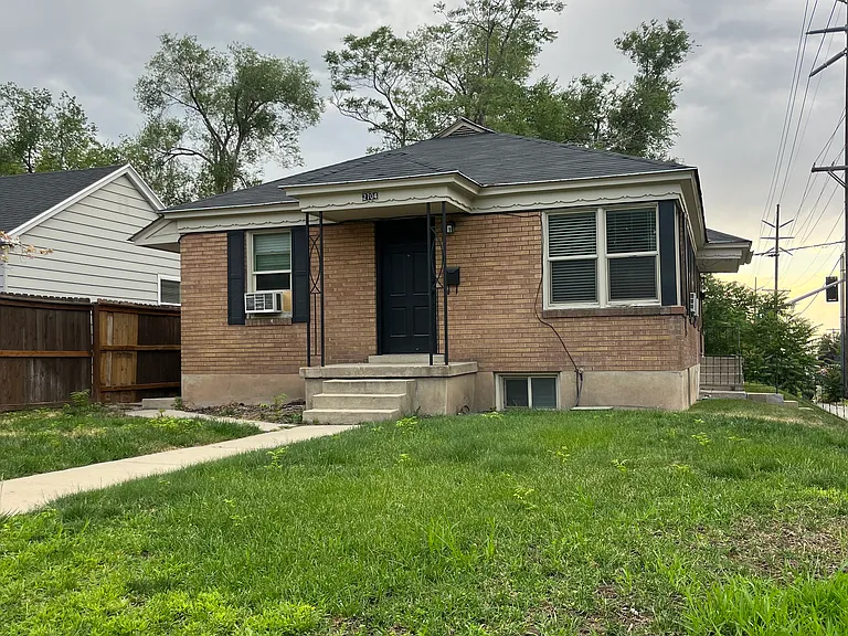 2704 S Alden St #A — Photo 1