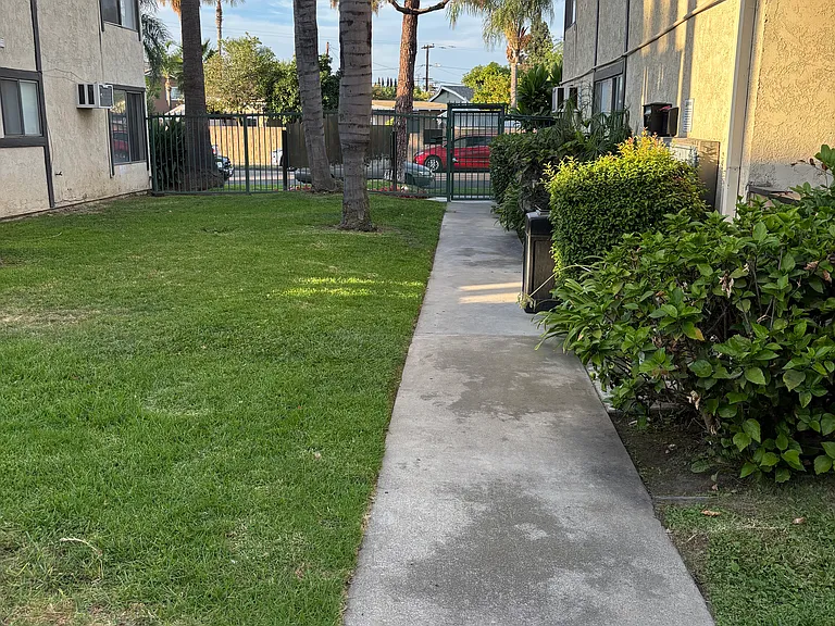 California Apartments — Photo 1