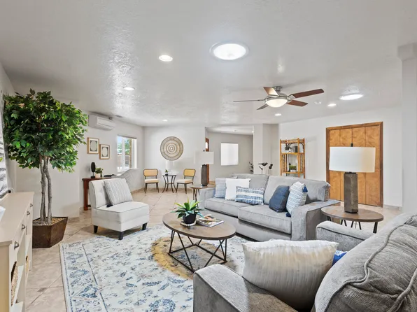 118 Maria Cir NW, Albuquerque, NM 87114