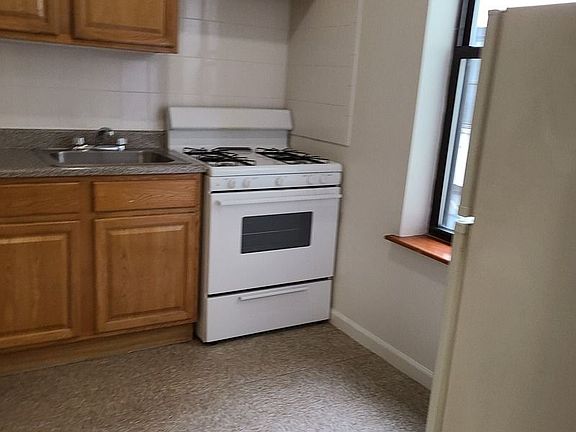 2nd image of 3132 32nd St APT 2C