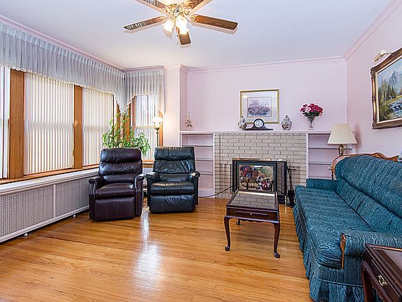 3rd image of 6540 N Fairfield Ave