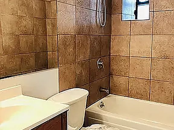 4th image of 3632 32nd St APT 1R