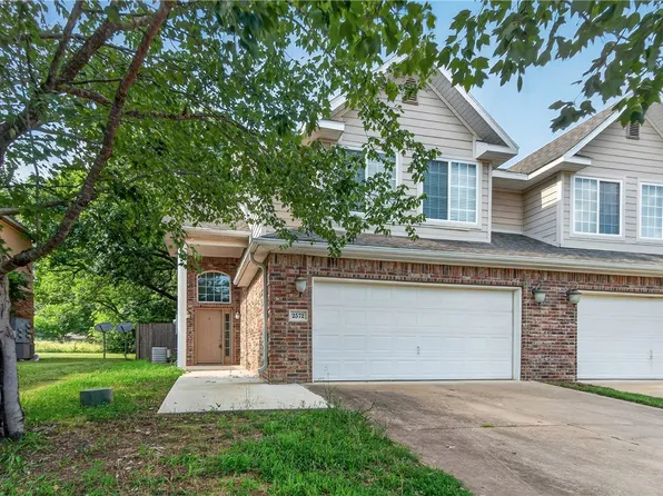 2572 E Turtle Creek Dr, Fayetteville, AR 72701