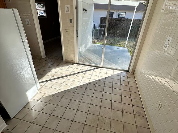 3rd image of 5214 Acoma Ave