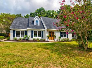 560 Castle Hall Rd, Mount Pleasant, SC 29464