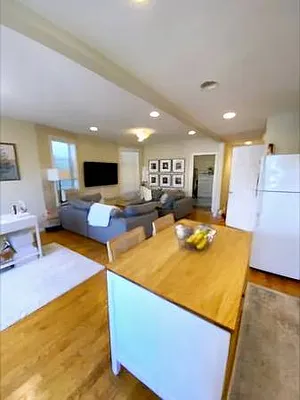 Rented by Voro Purple LLC | media 2