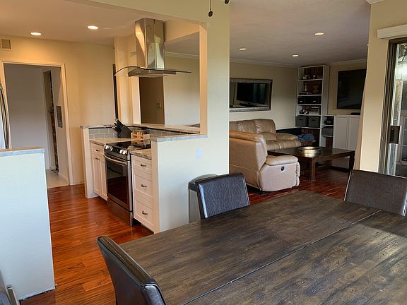 5th image of 3372 La Mesa Dr APT 2