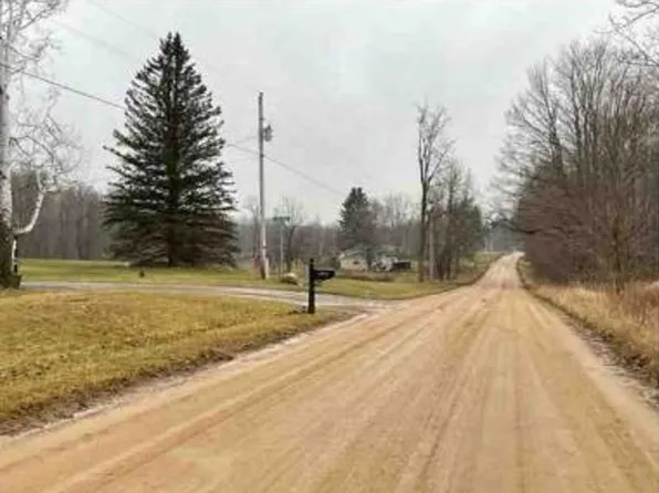 3620 Mulliken Rd, Charlotte, MI 48813