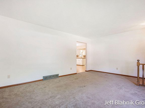 4th image of 1772 Sandra St NW