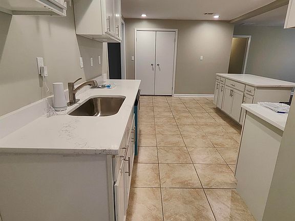 5th image of 3639 Boeingshire Dr