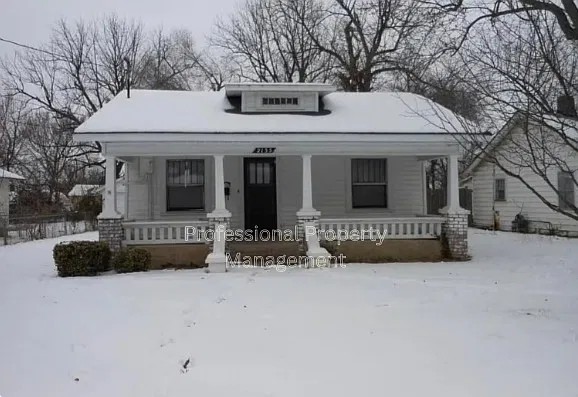 2 bed, 900 sqft, $925 — Photo 1