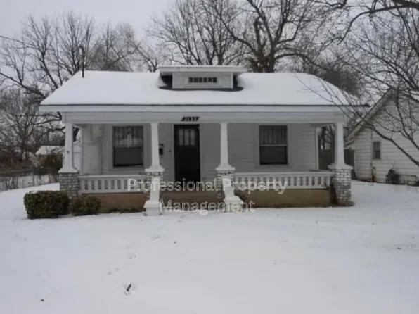 2135 W Elm St, Springfield, MO 65806
