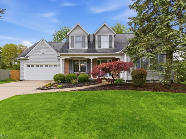 9981 Woodhurst Dr, Strongsville, OH 44149