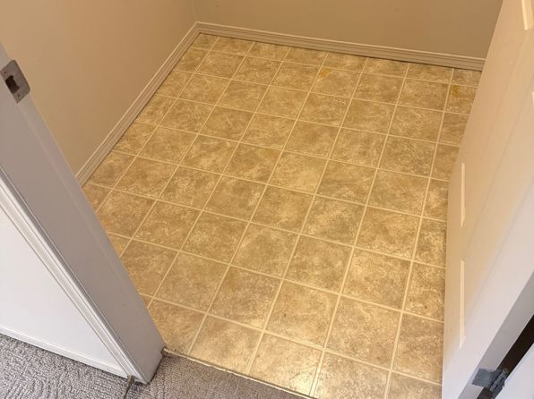 2 bedroom rental in Surrey — photo 9