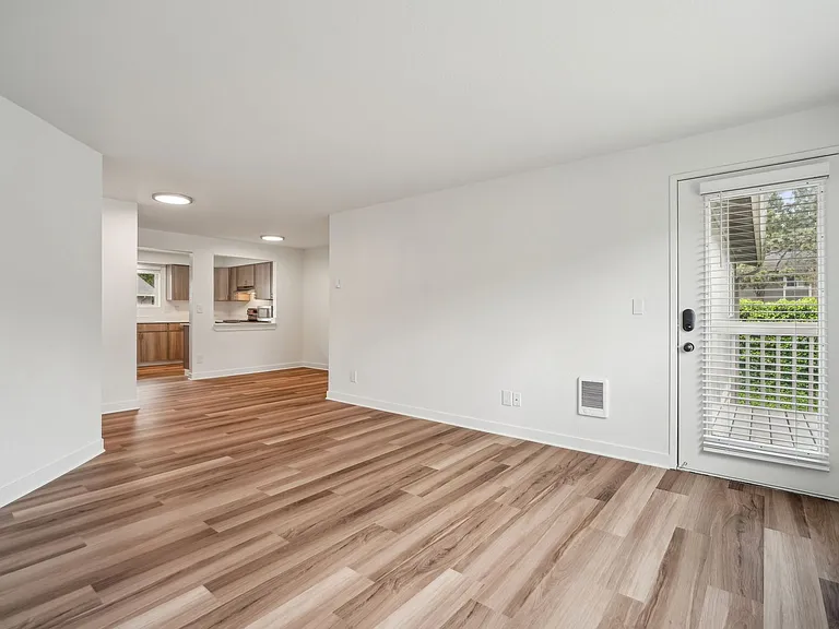 The Arch - Apartments & Townhomes — Photo 14