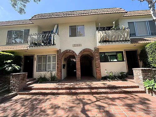 1323 S Carmelina Ave #C