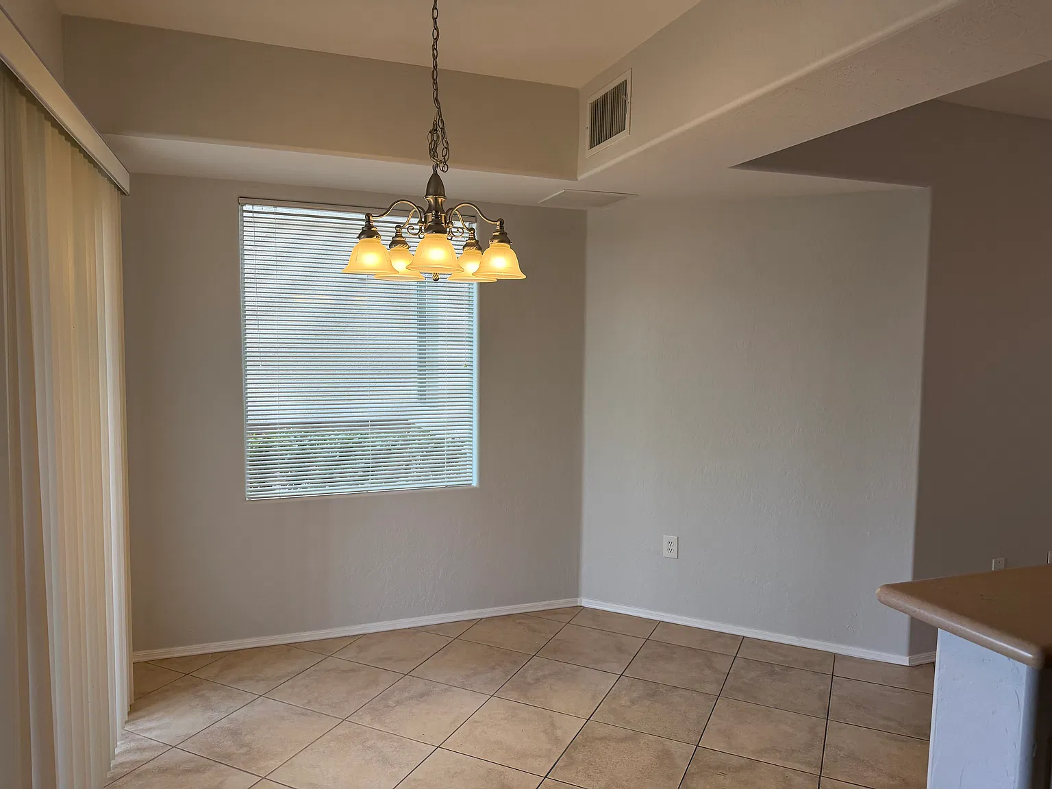 1 bed, 862 sqft, $1,500 — Photo 3