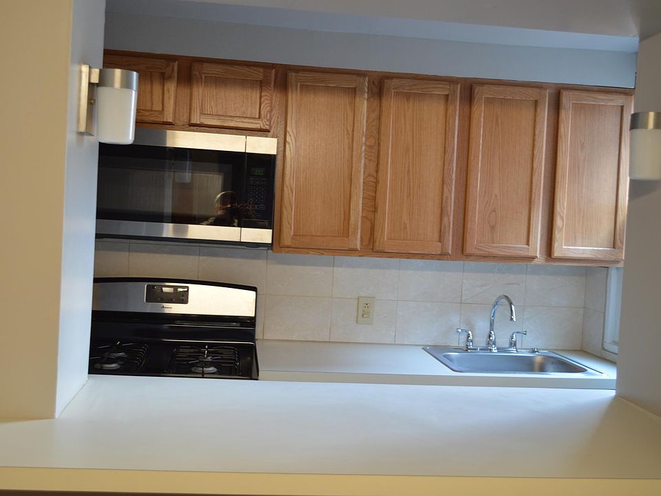 1st image of 617 S 8th St Floor 2