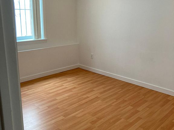 5th image of 445 Saint Francis Blvd