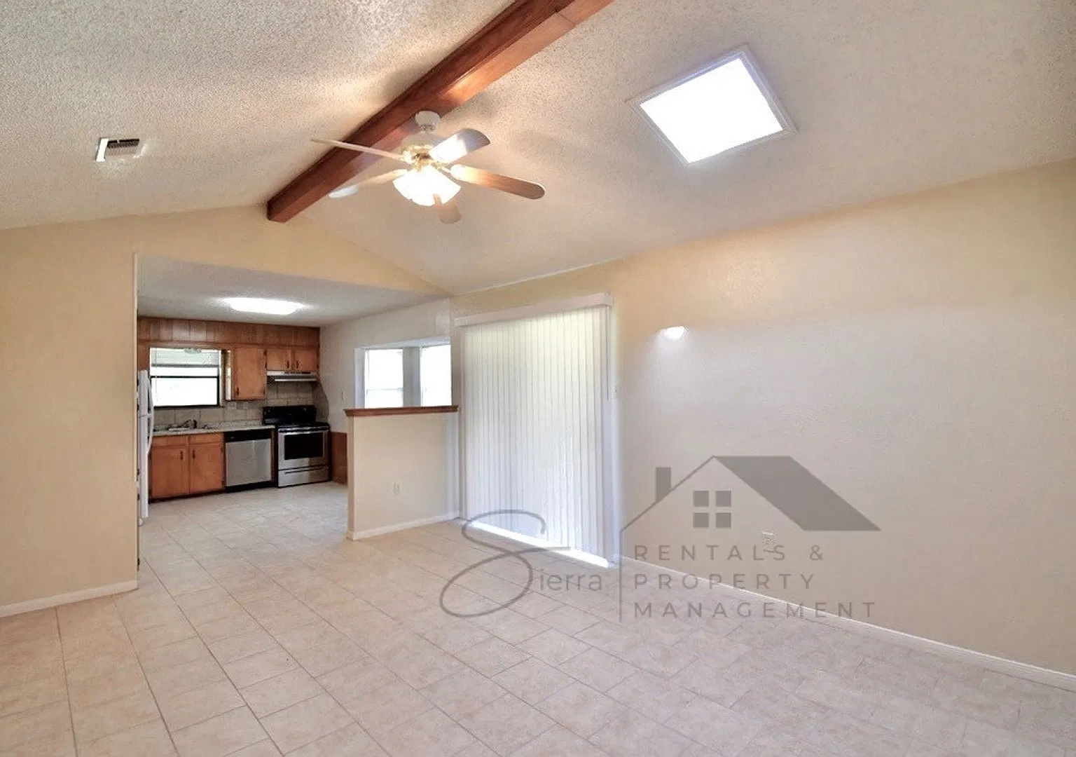 Charming 3 Bedroom 1.75 Bath, 1 Car Garage, 1 Carport Home In Copperas Cove! — Photo 3