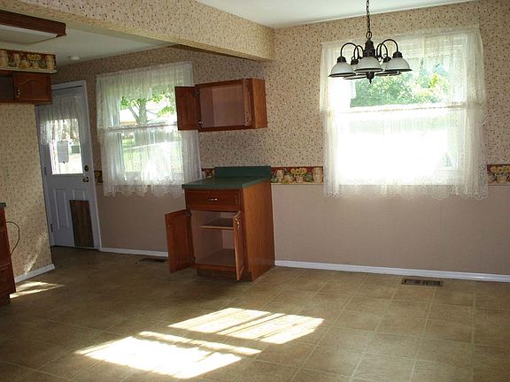 3rd image of 710 Village Creek Dr
