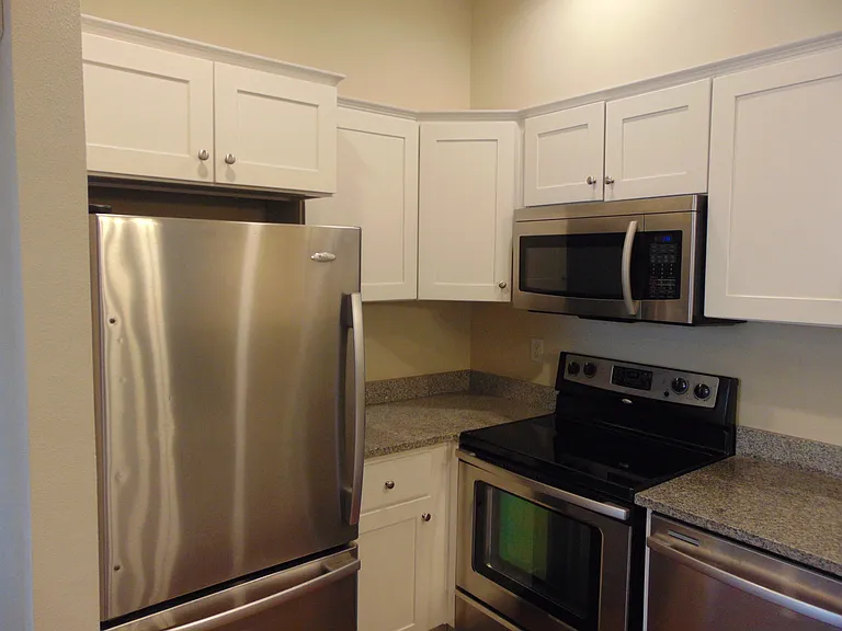 1800 NE 40th St #F6 — Photo 7