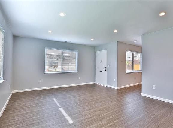 3rd image of 2888 Union Ave