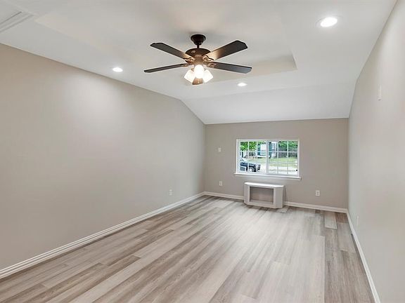 5th image of 906 Tamara Ln