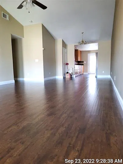 3 bed, 1396 sqft, $2,100 — Photo 2