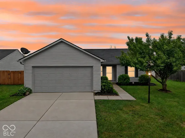1585 Sweetwater Ln, Greenfield, IN 46140