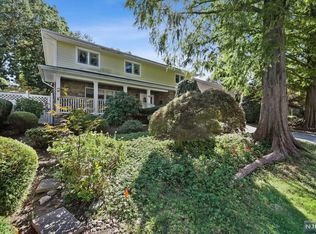 61 Ash St, Englewood Cliffs, NJ 07632