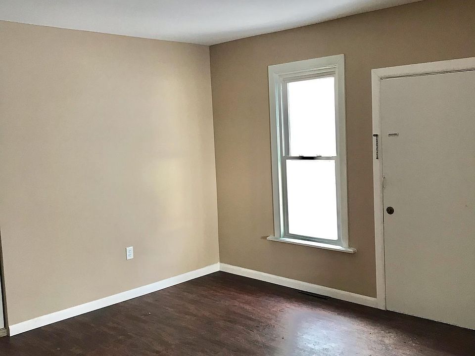 Beautiful remodeled lounge room - large and spaceous.