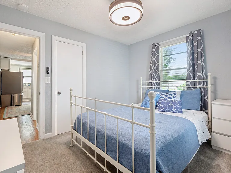 1016 Warwick Ave — Photo 14