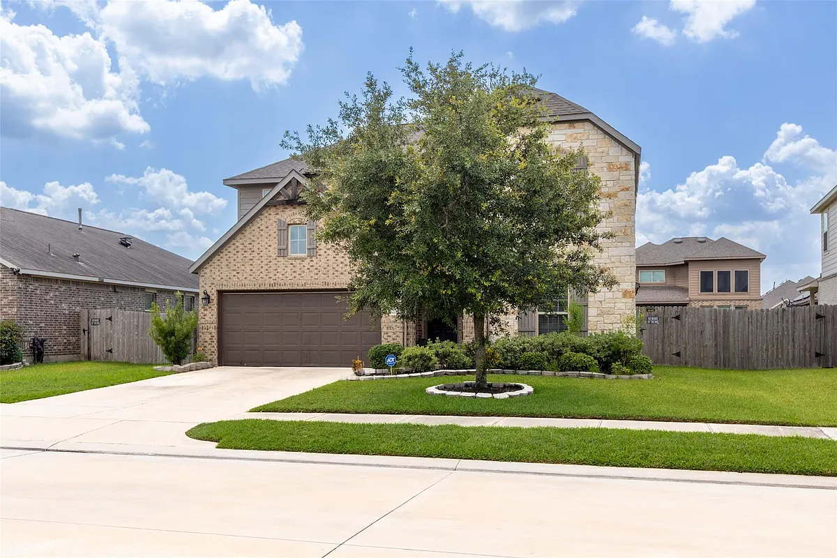 Photo 2 of 33 - 8622 Oakdale Bluff Ct - Richmond, TX Building Photo - 8622 Oakdale Bluff Ct