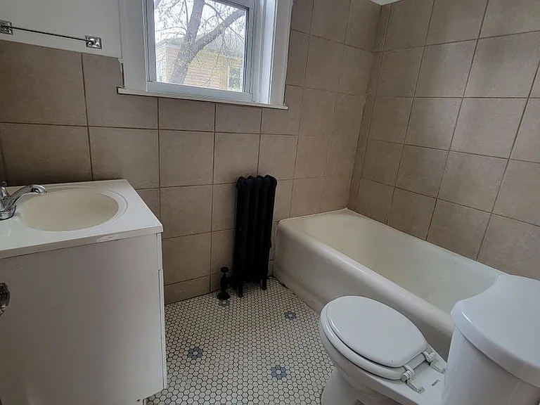 5204 W George St #2 — Photo 7