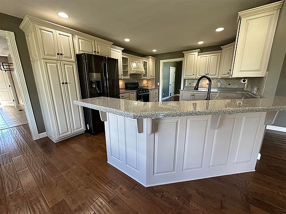 3rd image of 584 Hade Bell Rd