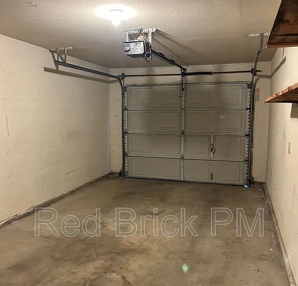 1378 Queens Cir — Photo 7