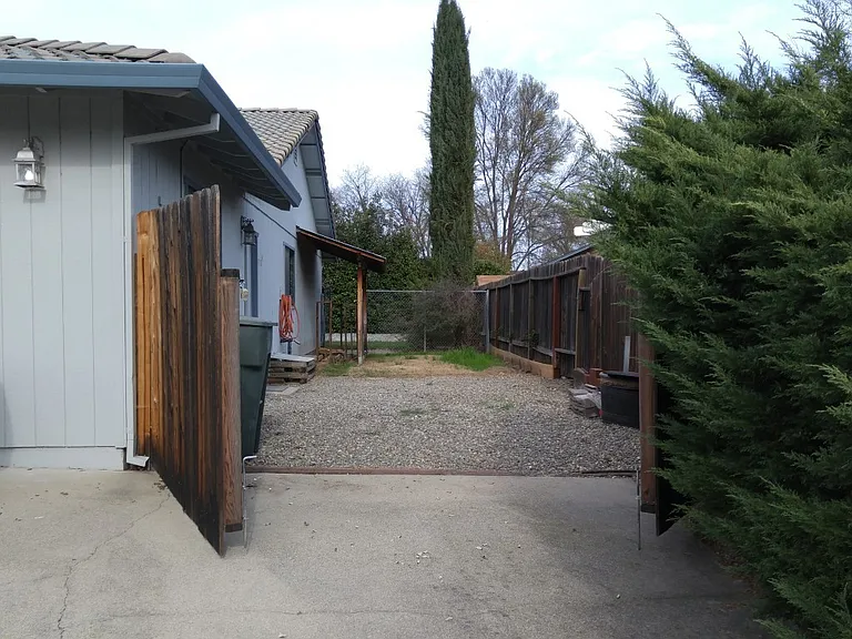 6827 Creekside St — Photo 21