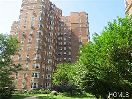 Sold by YCL Real Estate Consulting Group LLC | media 11