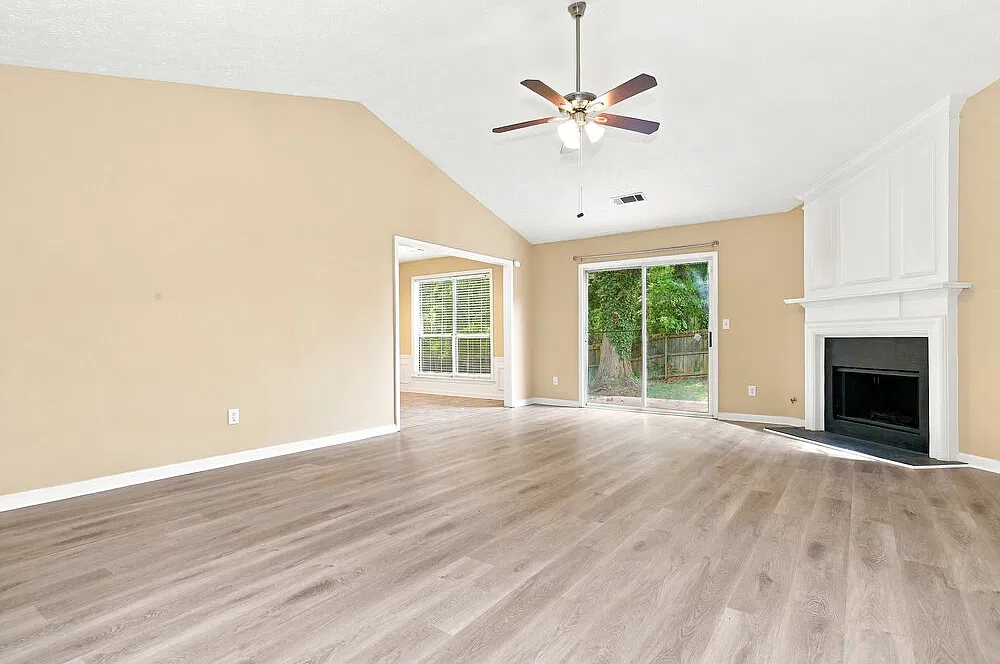 3 bed, 2.5 bath, 1739 sqft, $2,055 — Photo 3