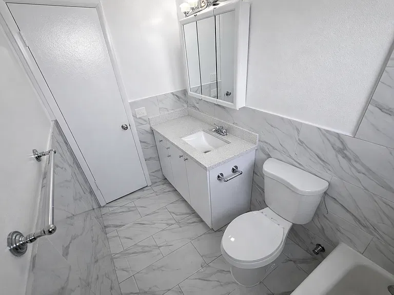 532 S Crescent Dr Hollywood, FL 33021 — Photo 8